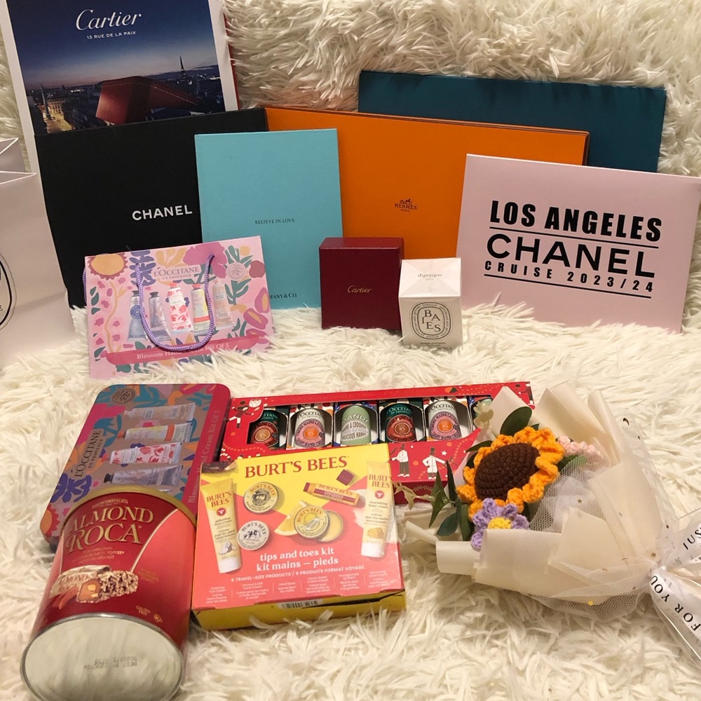 Burt's Bees Tips and Toes Kit (Free Gift On Last Picture & Mystery Clothes)